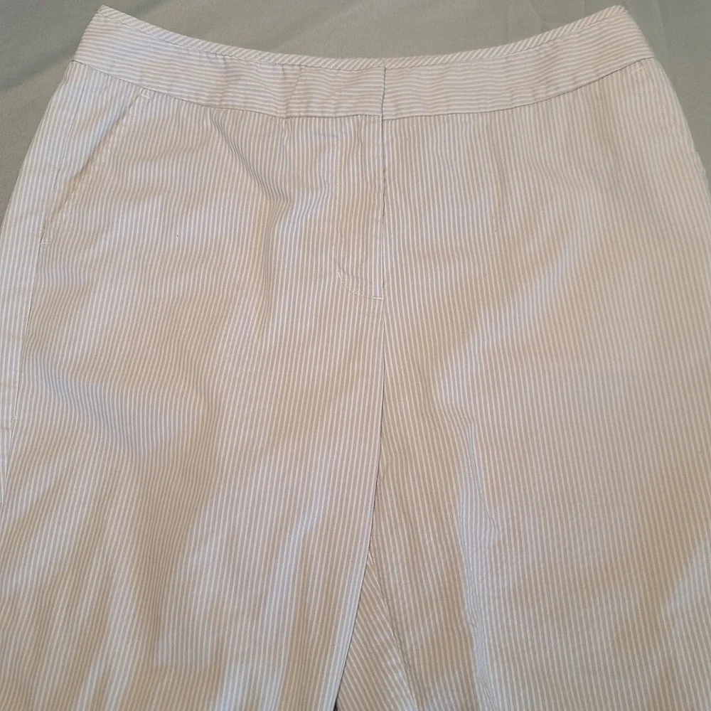 Chico's Seersucker Walking Shorts Women 1 Short Beige White Striped Stretch Knee